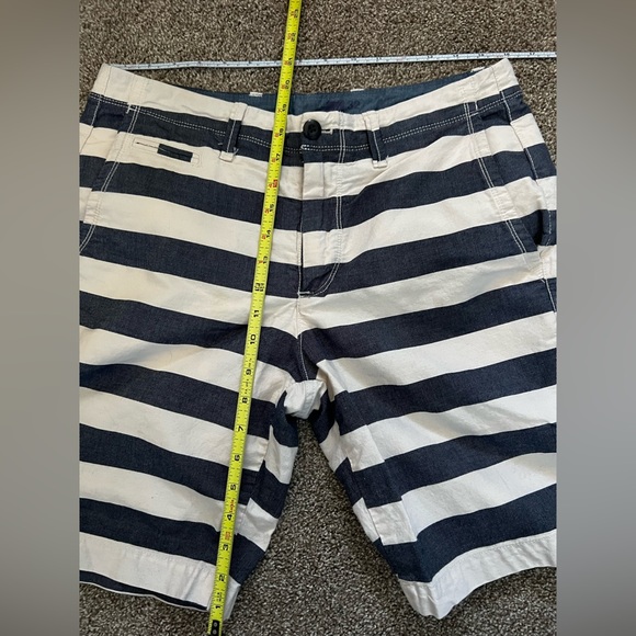 Striped men’s GAP shorts. - Picture 3 of 4